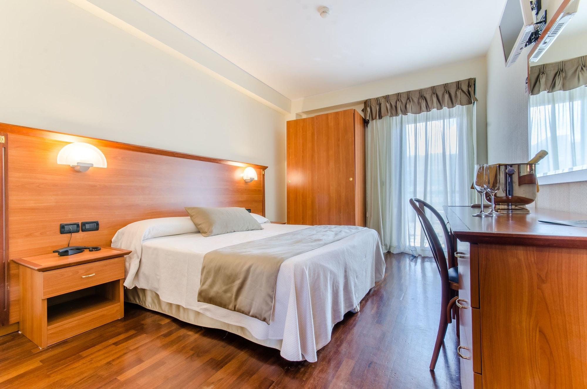 Hotel Federico II LʼAquila Esterno foto