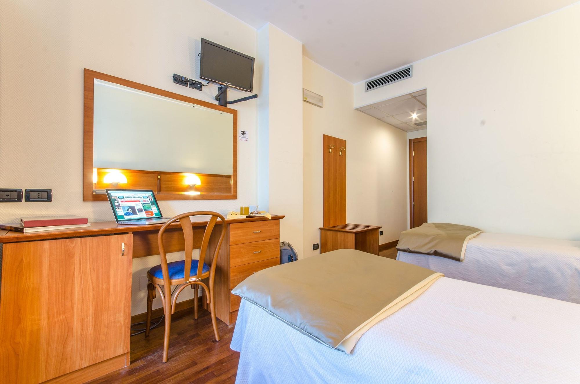 Hotel Federico II LʼAquila Esterno foto