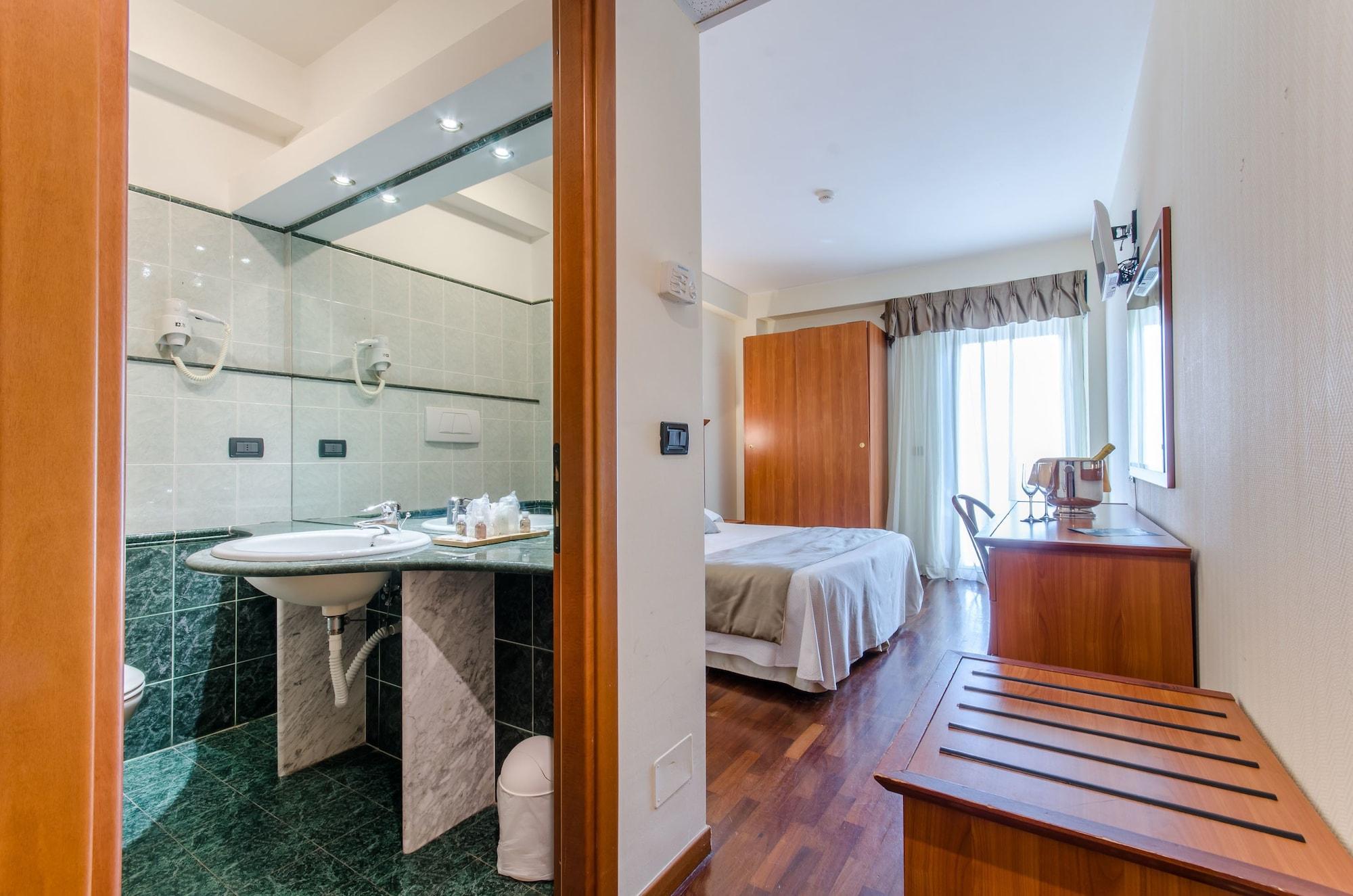 Hotel Federico II LʼAquila Esterno foto