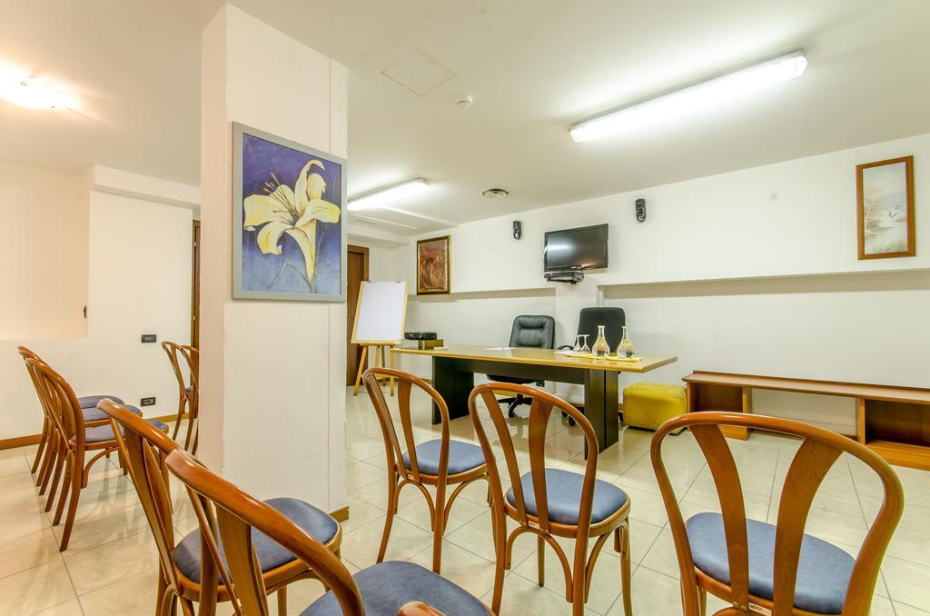 Hotel Federico II LʼAquila Esterno foto