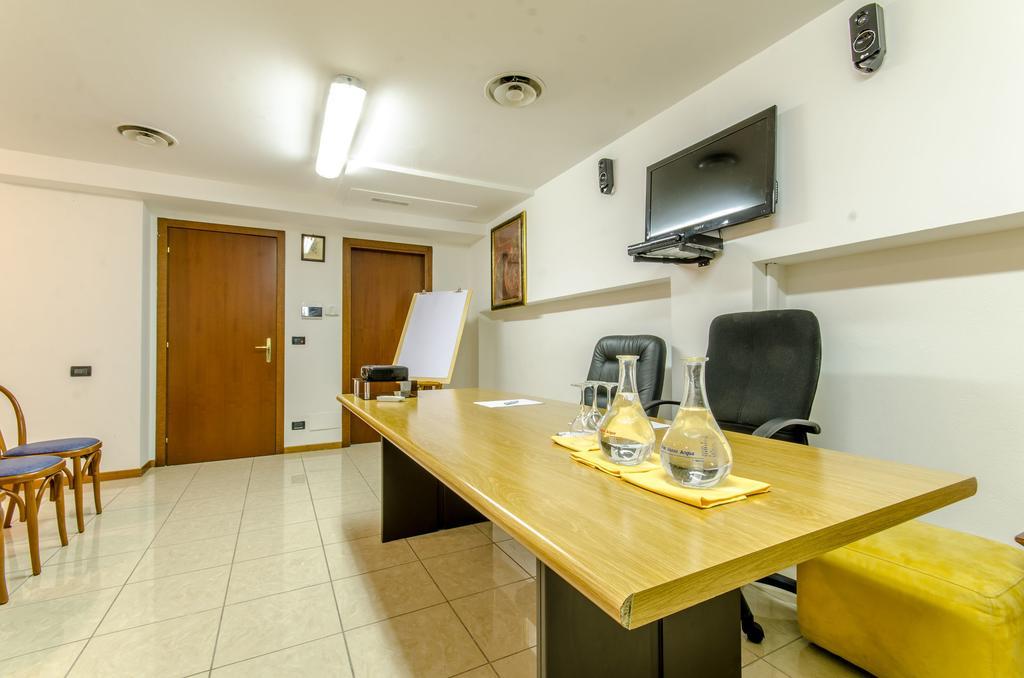 Hotel Federico II LʼAquila Esterno foto