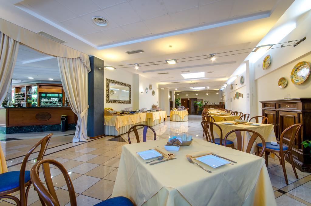 Hotel Federico II LʼAquila Esterno foto