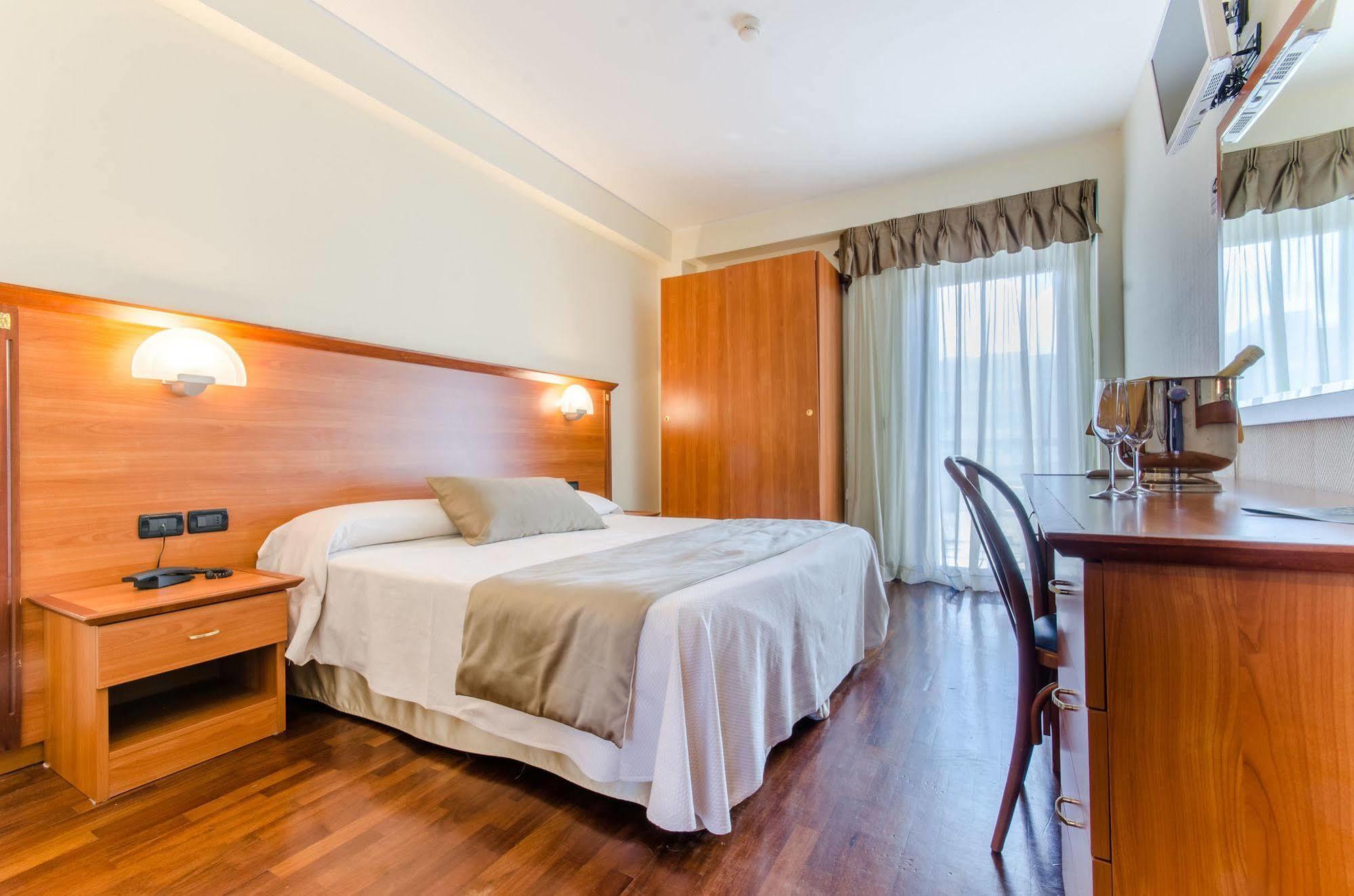Hotel Federico II LʼAquila Esterno foto