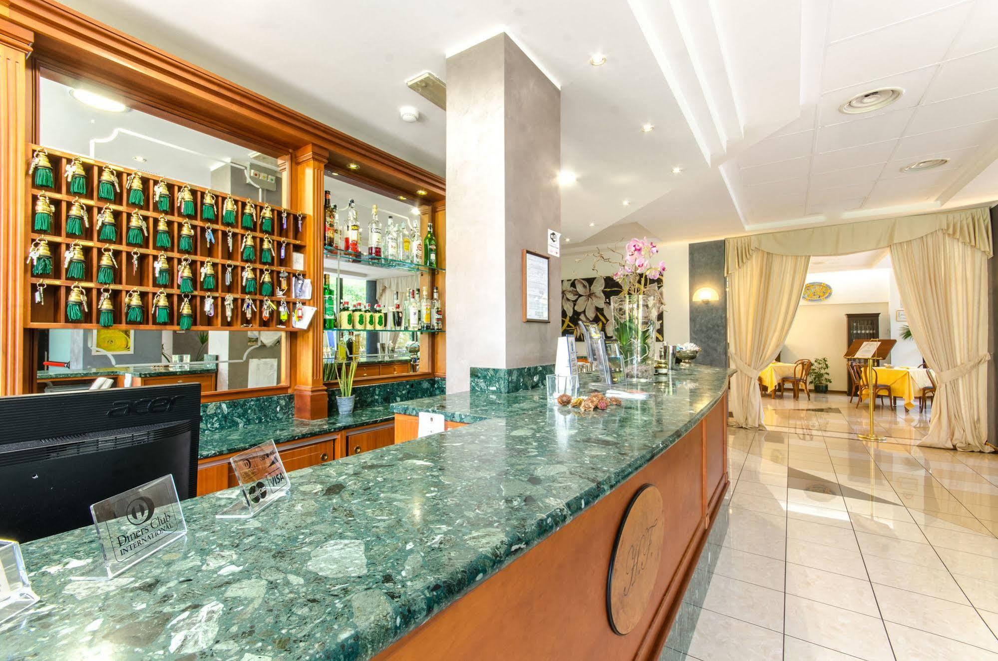 Hotel Federico II LʼAquila Esterno foto