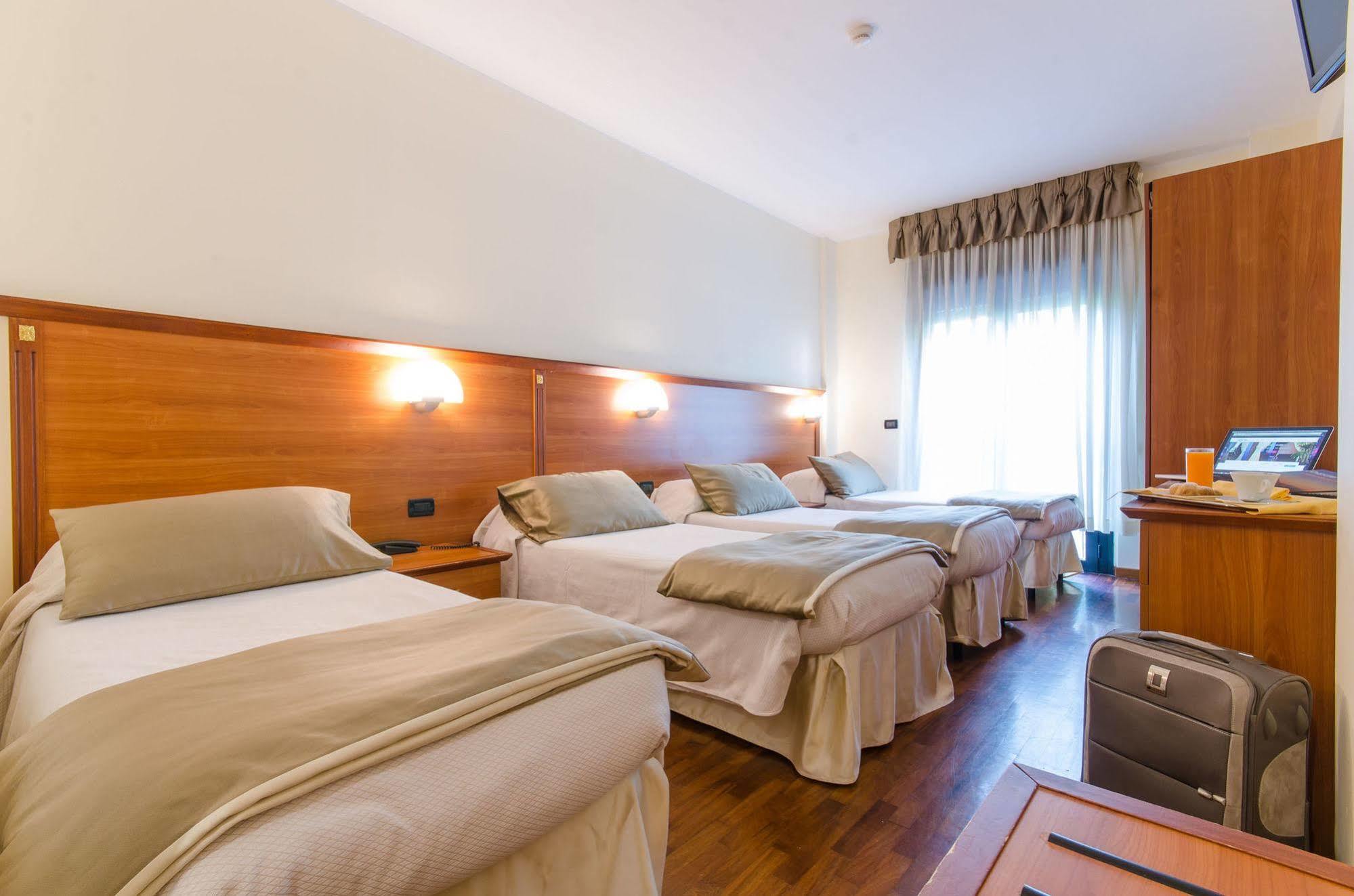 Hotel Federico II LʼAquila Esterno foto