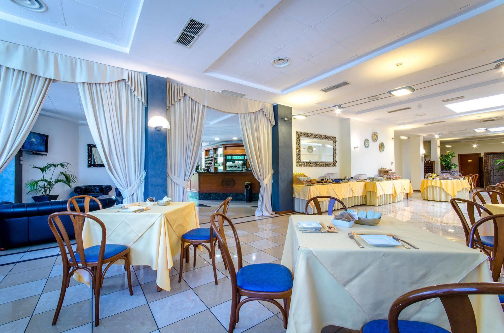 Hotel Federico II LʼAquila Esterno foto